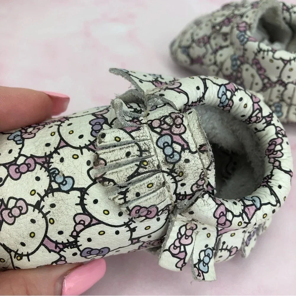 Freshly Picked x Sanrio Hello Kitty baby moccasins Peek a Bow size 2 infant - Picture 11 of 16
